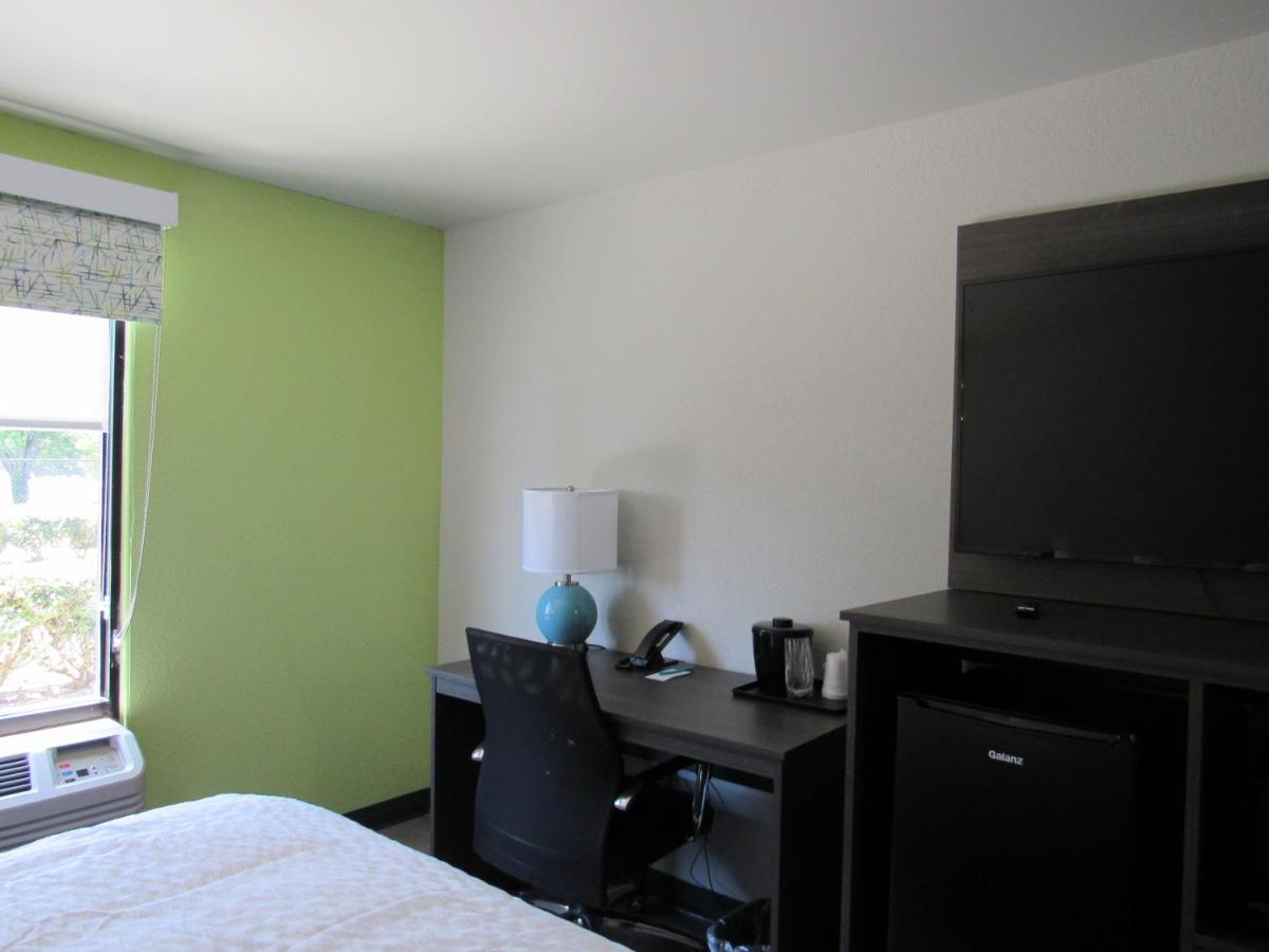 Clarion Pointe 2* McDonough