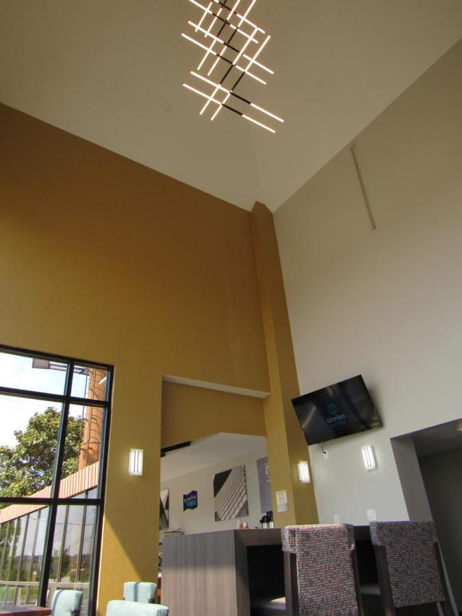 Hotel Clarion Pointe 2*